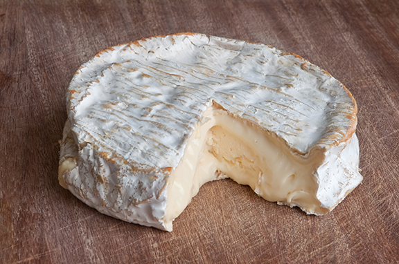 Coulommiers au lait cru cheese