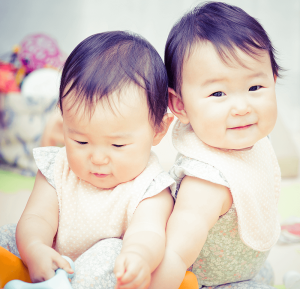 Photo: Twin toddlers