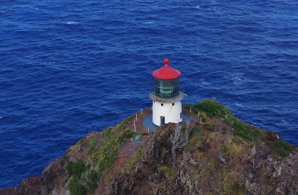 A red and white lighthouse at the top of Makapu'u, overlooking the ocean